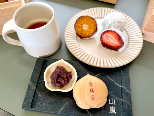 ▲台南爆紅排隊名店「金桃家草莓大福」山嵐號吃得到。（圖／記者蕭涵云攝）