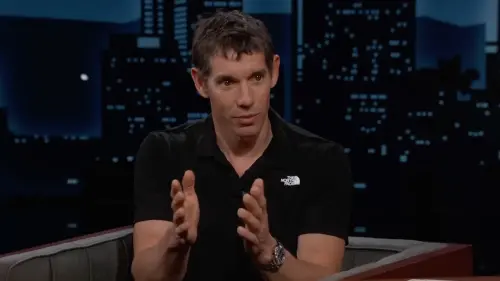 ▲霍諾德直言，自己並非天生就不怕高，而是長年訓練使然，何況自己當時只是躺在一台核磁共振機器中，根本無法感受到害怕。（圖／翻攝自Jimmy Kimmel Live YouTube）