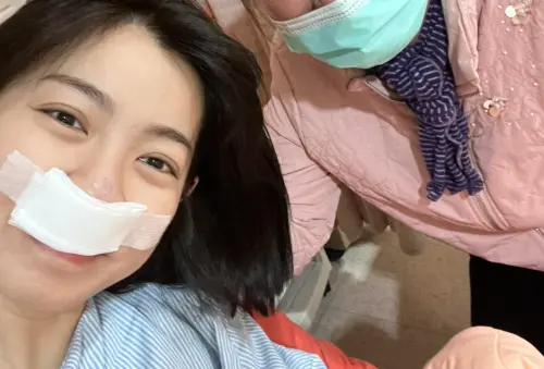 39歲米可白動刀後咳出血塊！休養現況曝光　切除鼻息肉腫脹纏紗布
