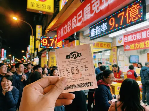 威力彩9.7億今晚開獎！實領金額曝　彩券別護貝、領獎第一步先做
