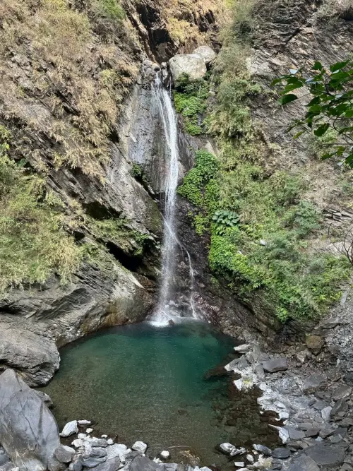 ▲ 「舊霧台部落獵人秘境」結合神山瀑布森呼吸與廚藝學校體驗，打造深度文化走春。（圖／翻攝畫面）