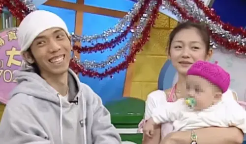 ▲大S（右）還是小炳女兒的乾媽，大小S姊妹與大小炳兄弟的感情極好。（圖／翻攝自娛樂百分百）