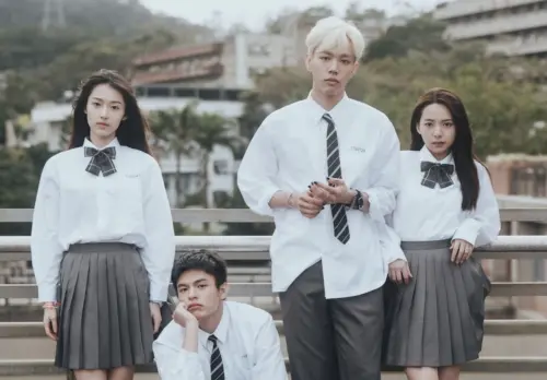 ▲何曼希（左起）、邱以太、姜勝勛、曾蘊帆一起主演《無法計算的青春》，回到高中時期，大家都穿上制服展現年輕的氣息。（圖／柒拾陸號原子 提供）