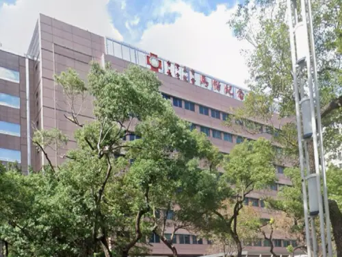 身價8億人瑞突娶看護！子女全不知情　衝醫院搶人「推輪椅就跑」
