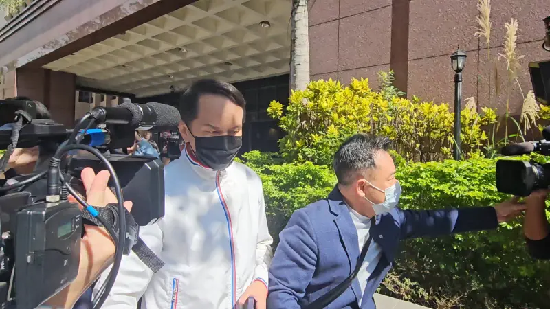    ▲常如山並未回答記者問題，但所屬醫美集團發聲明反控提告女子不實指控，「將採取相對應行動」。（圖／記者劉松霖攝）  