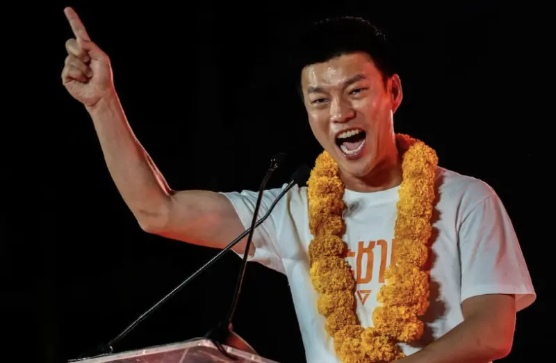 ▲泰國人民黨黨魁兼總理候選人納塔彭接受專訪，強調改革要在制度內推進，並向選民喊話爭取完整4年執政。（圖／路透社／達志影像）