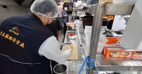 ▲台中市食安處人員到現場採檢送驗。（圖／台中市政府提供，2026.02.05）