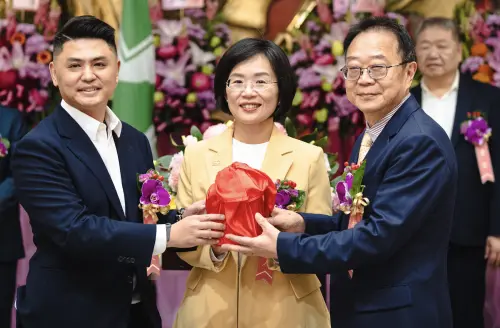 黃國昌批政見「透支未來」　蘇巧慧：我最擅長解決困難
