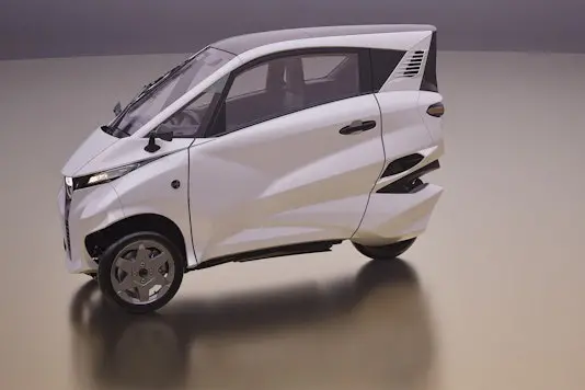 ▲不只是機車！Lean Mobility Lean3 駕艙機車結合汽車級舒適座艙，免戴安全帽、免待轉將成都會通勤新日常。（圖／取自Lean Mobility官網 leanmobility.net）