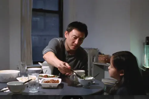 ▲張震（左）在《幸福之路》飾演寵愛女兒的爸爸，被稱是「女兒傻瓜」，卻讓觀眾感動。（圖／甲上娛樂提供）