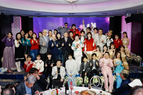 ▲白冰冰這幾年也提攜不少新人，固定合作的歌手約有30幾個，簽約藝人10幾個。（圖／民視提供）