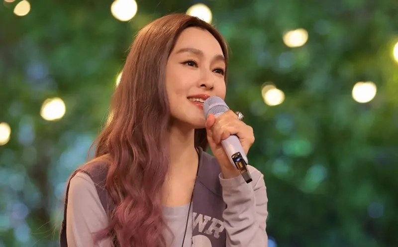 ▲范瑋琪（如圖）在2日現身大S紀念雕像揭幕儀式，並分享與友人們在大S墓前的對話，不料范瑋琪竟脫口提到日本，讓粉絲怒批：「不會看場合」。（圖／范范 范瑋琪FB）