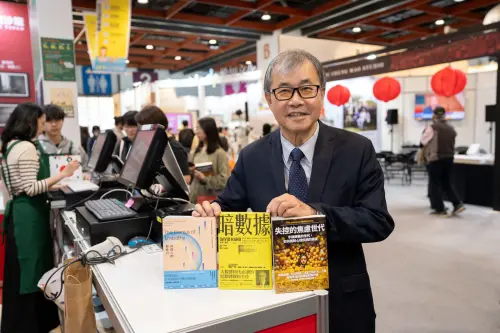 2026台北國際書展開展第三天　鄭英耀親自到場購書、分享書單
