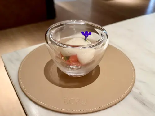 ▲「小蕃茄泥與草莓丁」冷點。（圖／記者蕭涵云攝）