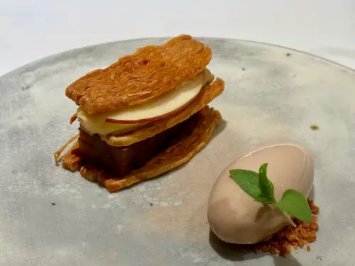 ▲「蘋果｜蜜香紅茶｜千層酥」。（圖／記者蕭涵云攝）