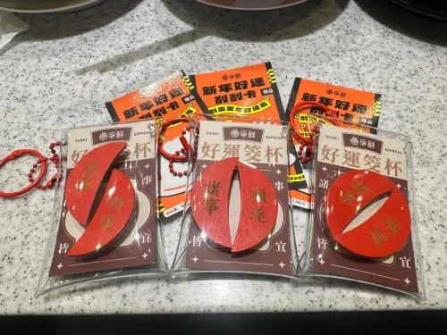 爭鮮盲盒送筊杯爆紅！他吃8盤全槓龜　內行破解1盤中獎：100%成功
