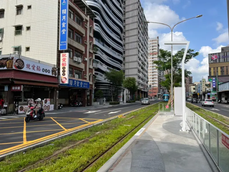 ▲高雄市捷運局日前公布2025年輕軌全年運量，達1333萬創新高，其中，C24愛河之心站連2年運量居冠。（圖／信義房屋提供）