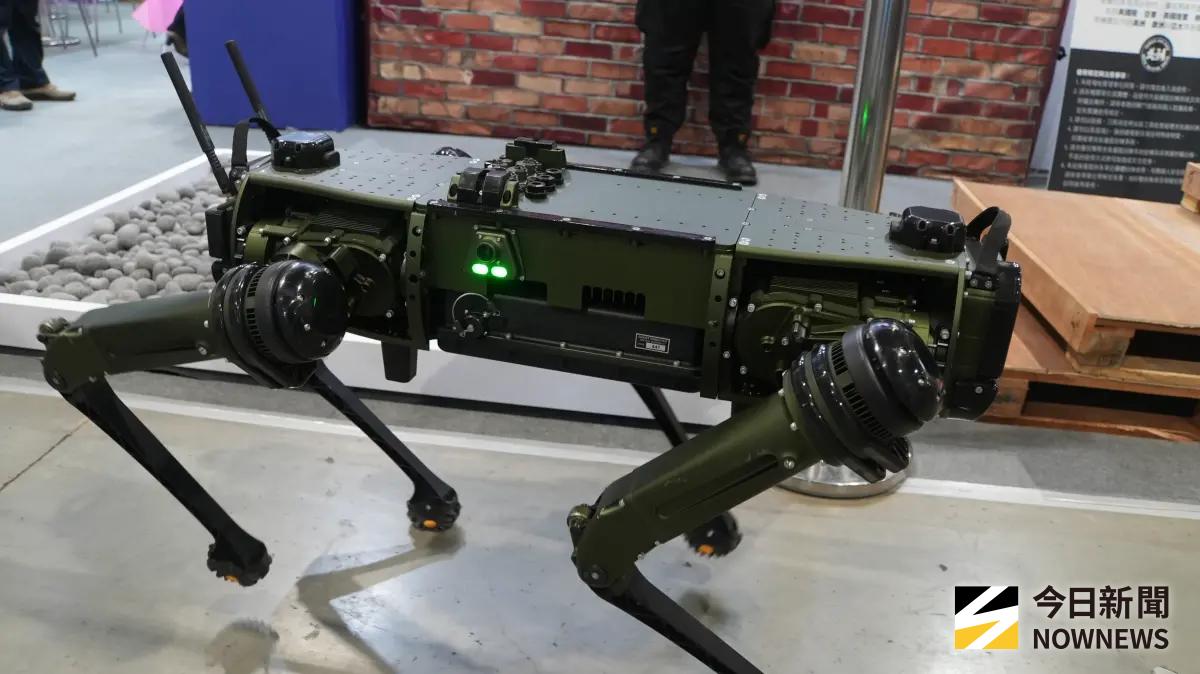 ▲2025台北國際航太暨國防工業展中，廠商展出機器狗。（圖／記者呂炯昌攝）