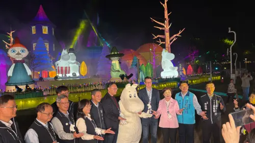 ▲台中市副市長鄭照新等人為主燈區「極光下的姆明谷」開箱。（圖／記者顏幸如攝，2026.02.05）