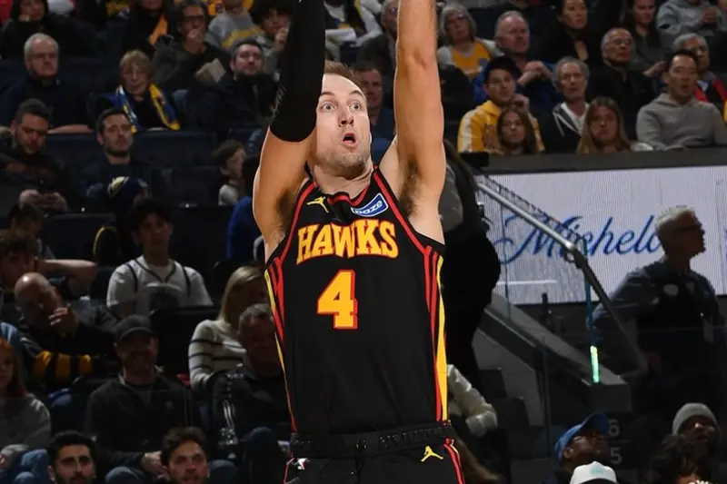 ▲根據《ESPN》知名記者查拉尼亞（Shams Charania）最新報導指出，湖人隊已與亞特蘭大老鷹達成協議，將後衛文森（Gabe Vincent）送往亞特蘭大，換回聯盟三分命中率第一的頂尖射手肯納德（Luke Kennard）。（圖／取自老鷹官方X）