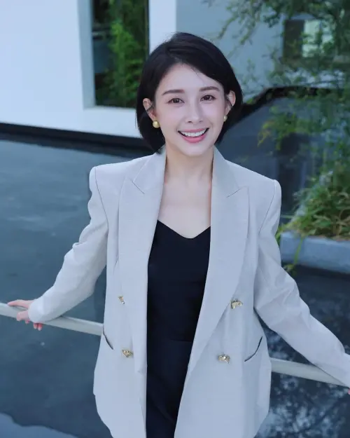 ▲白瑜（如圖）擁有專業占星學識背景，功力與人氣兼具。（圖／翻攝自白瑜老師臉書）