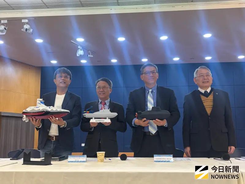 ▲由右至左所分別台船副總經理兼發言人周志明、台船總經理兼台蝕董事長蔡坤宗、台船董事長陳政宏、台船環海公司董事長曾國正。（圖／記者李青縈攝）