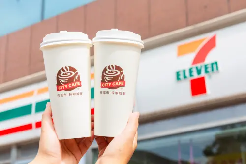 7-11春節優惠不手軟！寄杯美式拿鐵買8送8　付款神招比買1送1便宜
