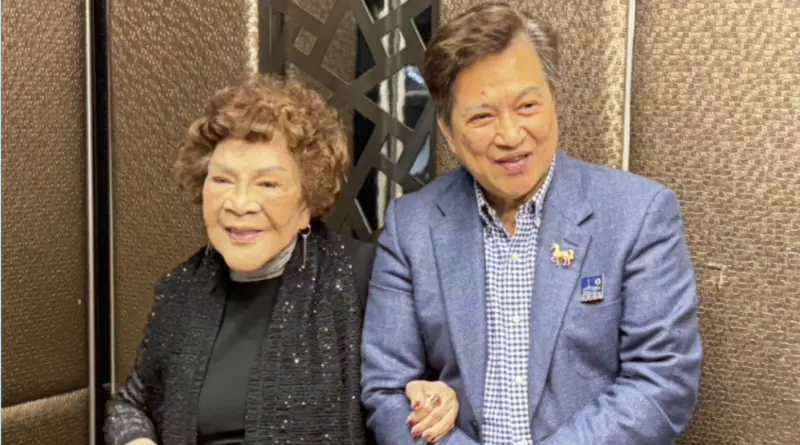 ▲由馮凱擔任總導演的民視八點檔《豆腐媽媽》爆發替身事故命危事件，其88歲母親周遊（左）今（6）日出席演藝工會春節聯歡餐會，被問及此事急忙緩頰：「剛剛才聽說這件事，不清楚細節，我們以前拍武俠劇一定都有保險，對於安全更是不可輕忽！」（圖／記者黃聖凱攝影）