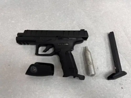 台中西屯豪宅、汽車遭彈擊　男子辯只是好玩
