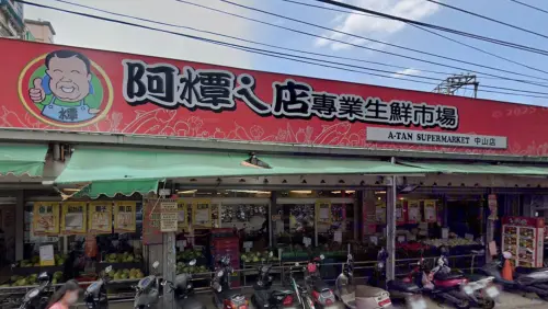 ▲有民眾前往桃園市中壢區中山東路3段88號的「阿潭ㄟ店專業生鮮市場」，購買153元食品，意外中得1000萬大獎。（圖／Google地圖）