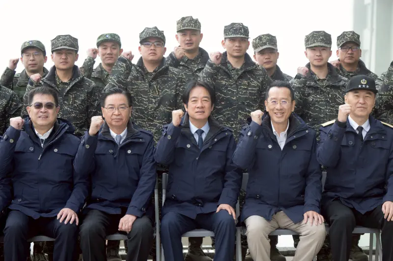 ▲賴清德赴台中勗勉海軍小雪山雷達站，感謝雷達站官士兵以「台灣之盾、築起防線，小雪之眼、洞悉全局」的精神，全年無休守護國家。（圖／總統府提供）