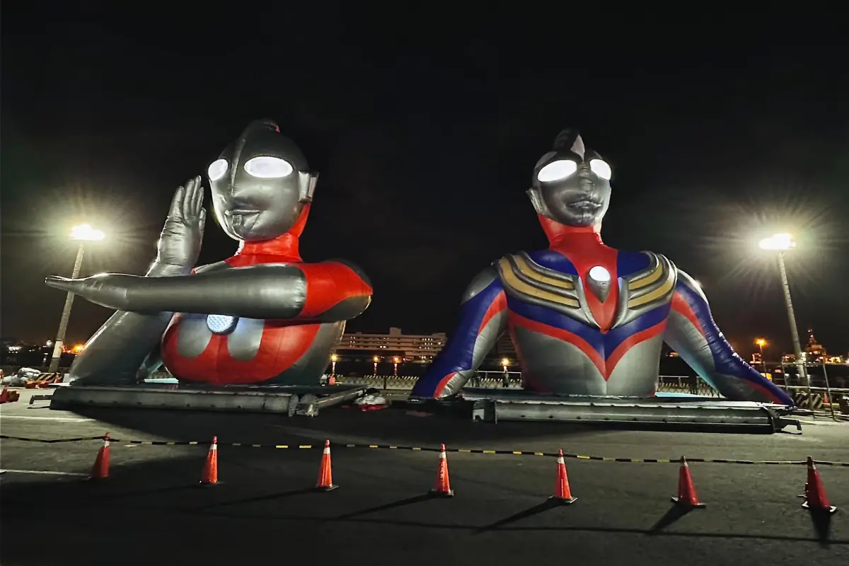 ▲今年冬日遊樂園（高雄燈會）主題是「超人力霸王」，將於明（7）日正式開幕，「初代超人力霸王」及「超人力霸王迪卡」兩座大型水上氣膜搶先曝光，本文整理開幕活動、提燈、交通等資訊。（圖／蘇安安授權提供）