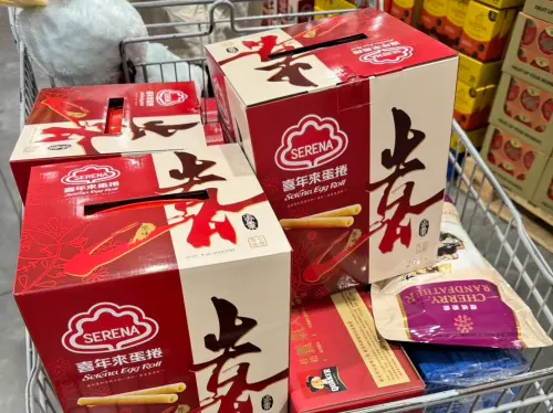 ▲好市多會員前往門市採購，搬了3大箱喜年來蛋捲回家，意外在網路上引起高度討論。（圖／Costco好市多 商品經驗老實說臉書）