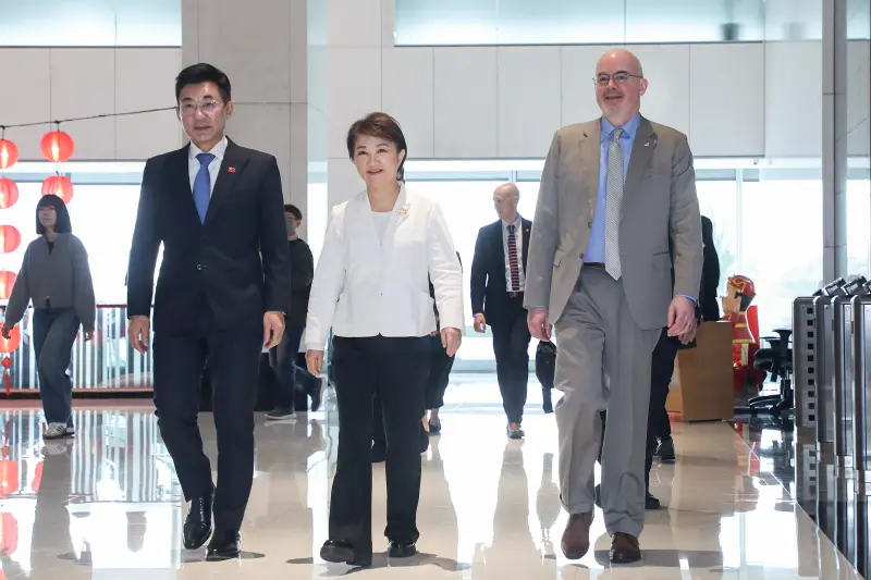 ▲江啟臣今與谷立言先參訪台中精機，兩人再與盧秀燕在產業座談會合體。（圖／台中市政府提供，2026.02.06）