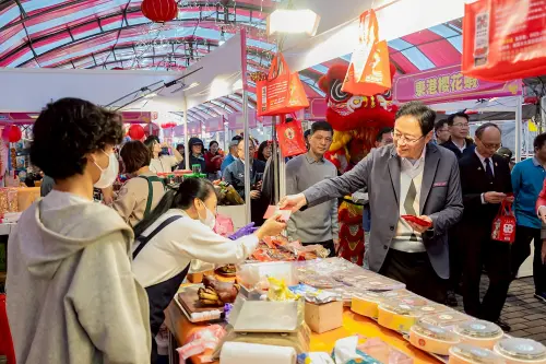 桃園年貨大街今登場！快搶5折限量福袋　399元有半雞、白蝦與香腸
