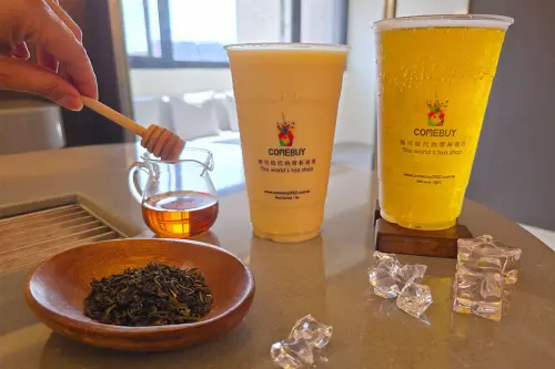 ▲全聯獨家販售的「嗨神奶茶沖泡飲」，讓好茶不只在門市，也能在家隨時開喝。（圖／COMEBUY提供）