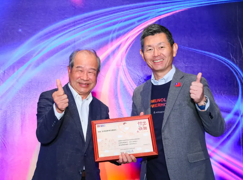 ▲台灣諾華連5年攜手聯合勸募協會。圖左為聯合勸募陳永清常務理事，圖右為台灣諾華總裁宮澤惠三(Keizo Miyazawa)。（圖／台灣諾華提供）