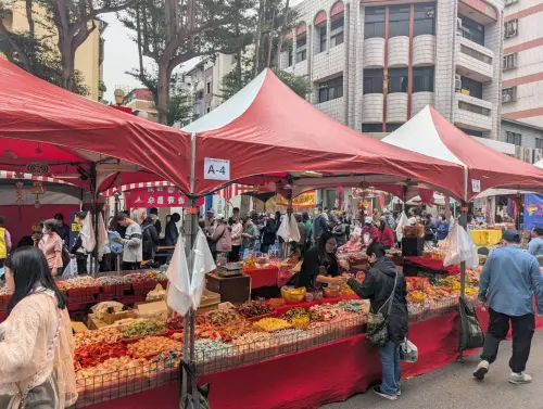 ▲歡迎全台民眾來台中買新衣、辦年貨，感受中台灣服飾之都好買又好逛的熱鬧氛圍。（圖／市府提供）