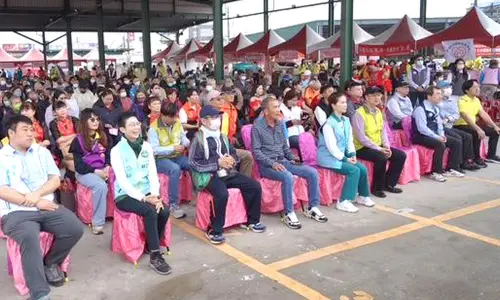 ▲台灣中油公司石化事業部舉辦林園有愛歲末送溫情寒冬送暖活動，有中央及地方民意代表及地方人士和弱勢族群與會。(圖／中油石化事業部提供)