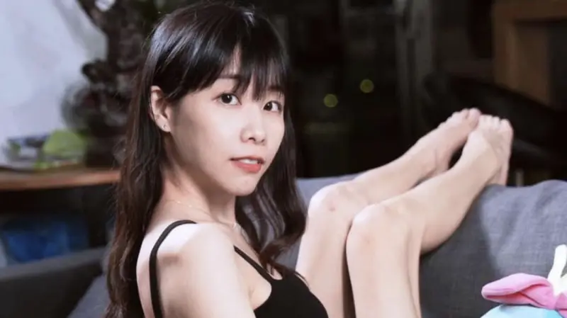 ▲68萬YouTuber「路路LULU」自揭幼年遭3男性侵經歷，被其中A男強行侵犯下體私密部位，事後因此患上憂鬱症、惡夢纏綿10年，「有一個聲音一直告訴我是沒有用的人，戳著我的痛處。」（圖／翻攝自路路LULU IG）