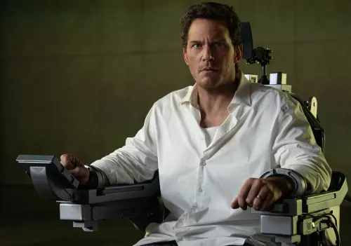 ▲克里斯普瑞特在《關鍵公敵》意外成為殺妻疑犯，必須向AI法官證明自己清白，2月6日已在全台戲院上映。（圖／摘自IMDb）