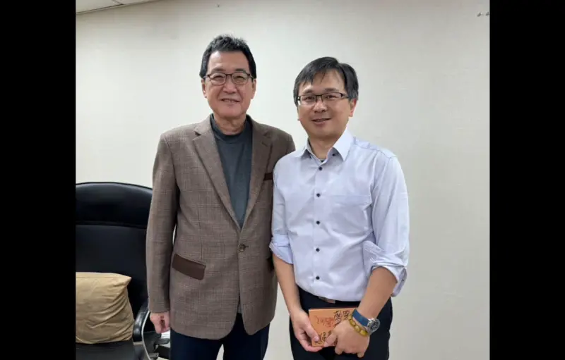 ▲曾擔任前立委費鴻泰的助理、現為立法院長韓國瑜辦公室主任的許原榮，宣布參選松信區議員。（圖／翻攝許原榮臉書）