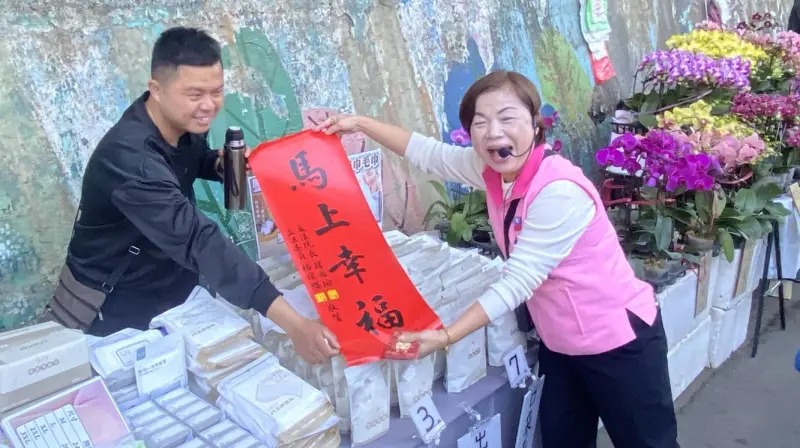 ▲楊瓊瓔今早在大坑步道發送與立法院長韓國瑜的聯名春聯。（圖／楊瓊瓔提供，2026.02.07）