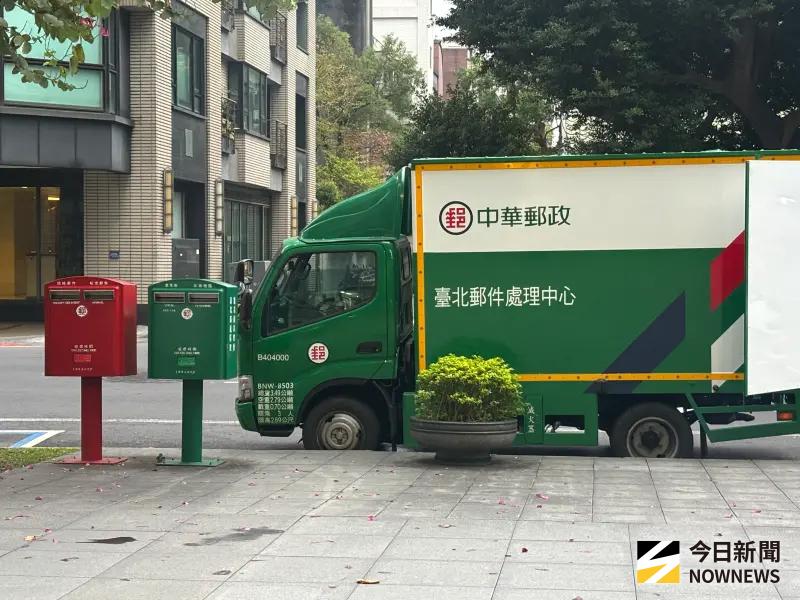 ▲根據中華郵政統計，過往春節三年，郵件業務量平均較平日成長2至3成。（圖／記者李青縈攝）