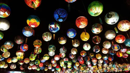 ▲台南的「府城普濟燈會」將有上千個繽紛圖樣的燈飾，一整片燈海堪稱絢爛奪人。（圖／記者葉盛耀攝）