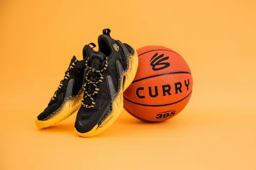 新鞋報到／柯瑞最新戰靴UA CURRY 13亮相！為何叫《山羊巔峰》？
