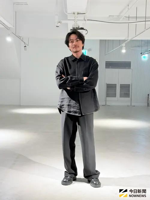 ▲楊銘威（如圖）平時愛於週末或工作餘暇小酌，女兒童語提醒：「不要再喝了！」互動有愛。（圖／記者嚴俊強攝影）