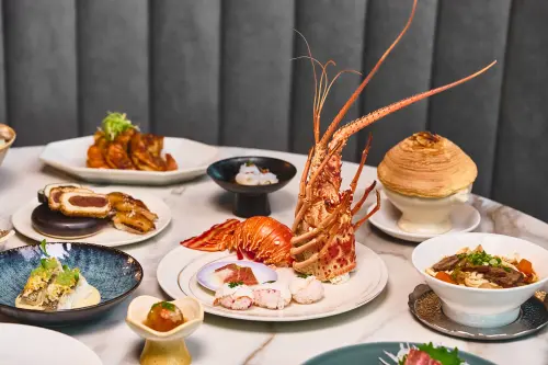 ▲饗 A Joy在過年期間加碼長年菜、烏魚子、龍虎石斑與白鯧等年節必備食材。（圖／饗 A Joy提供https://www.ajoy.com.tw/zh-TW）