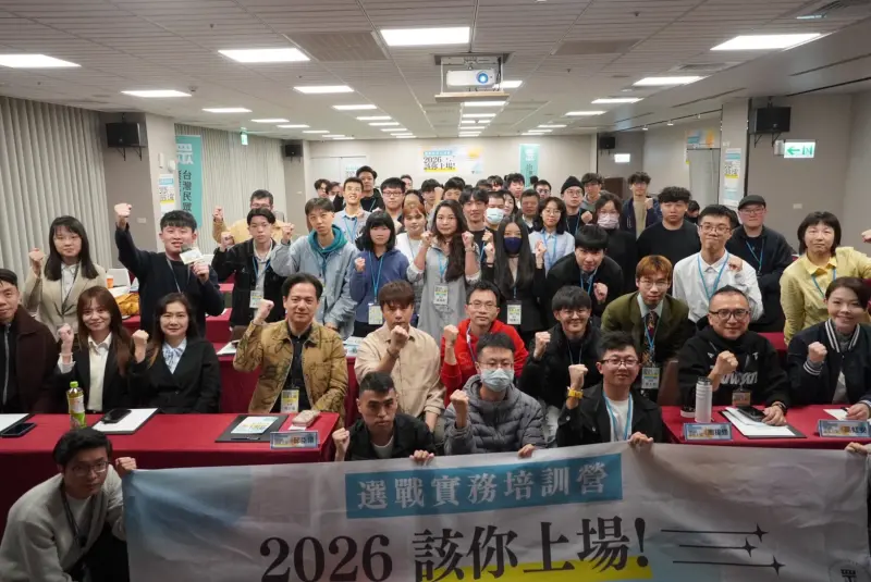    ▲民眾黨創黨主席柯文哲、新竹市長高虹安、副市長邱臣遠出席新竹選戰實務培訓營。（圖／民眾黨提供）  