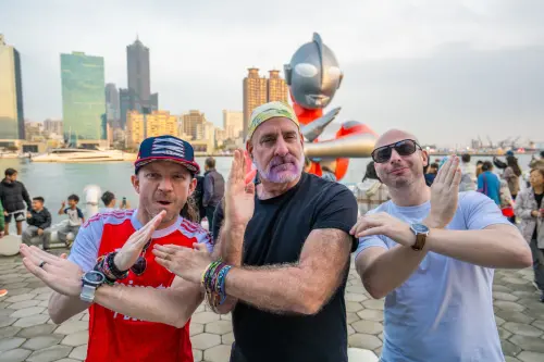 ▲高雄冬日遊樂園開幕日現場也有不少外籍遊客。（圖／高市府觀光局提供www.facebook.com/khh.travel/）